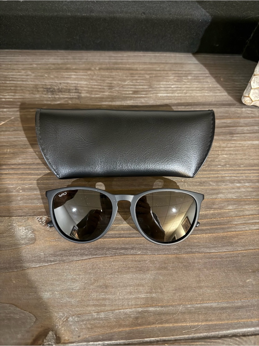 WMP eyewear Classic black Sunglasses with Case